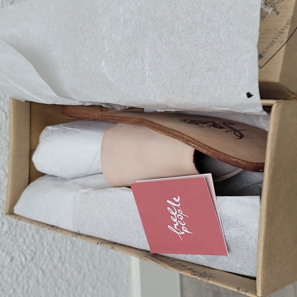 NWTs Free People Vicente Slide Sandal in Natural; Size 40 (10 US) - Picture 15 of 16
